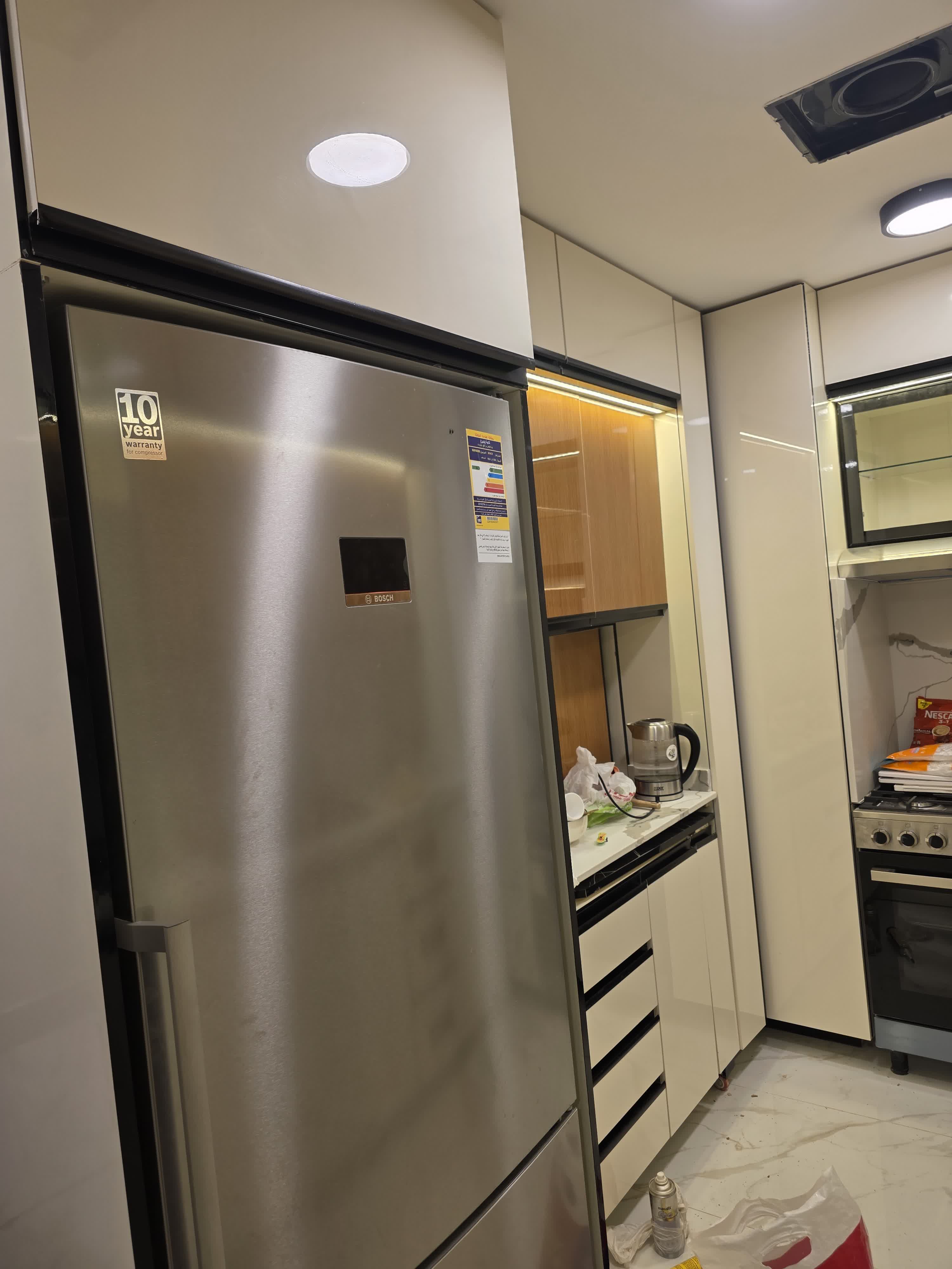 مطبخ الجزء المحيط بالثلاجة - شركة إيليجانت هاوس